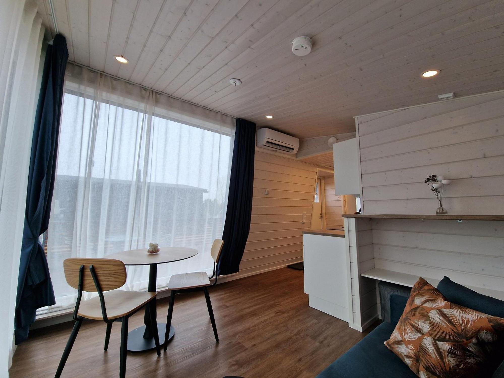 Holiday Village إيناري الغرفة الصورة